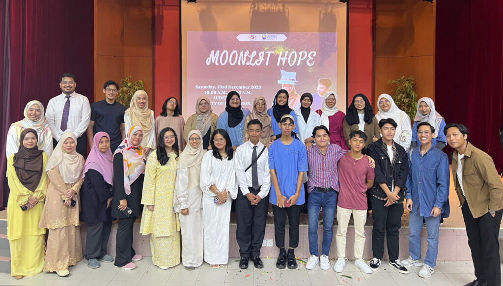 Moonlit Hope: Dari Felda Sg Koyan ke Universiti Malaya