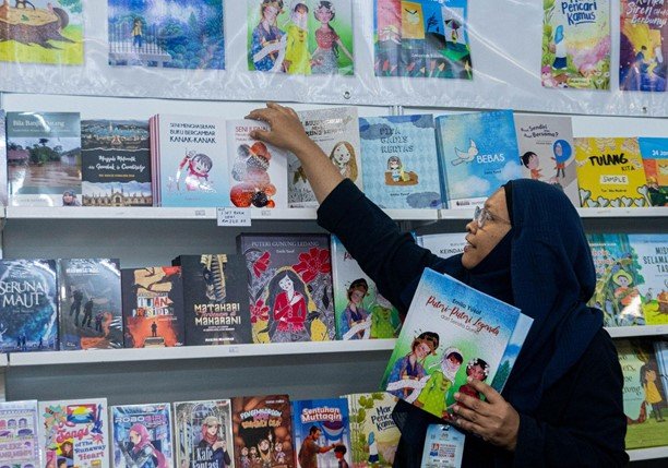 MELANGKAUI KISAH DONGENG: MENGANGKAT KISAH BUDAYA DALAM BUKU KANAK-KANAK
