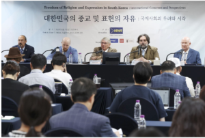 Kumpulan Hak Asasi Antarabangsa Bangkitkan Kebimbangan Mengenai Kebebasan Beragama dan Bersuara di Korea Selatan Kumpulan Hak Asasi Antarabangsa Bangkitkan Kebimbangan Mengenai Kebebasan Beragama dan Bersuara di Korea Selatan